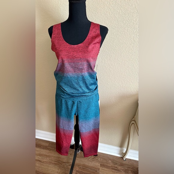 NWT - Athleta Relay Capris  in Ombré-size L (have matching tank sold separately) - Picture 3 of 4